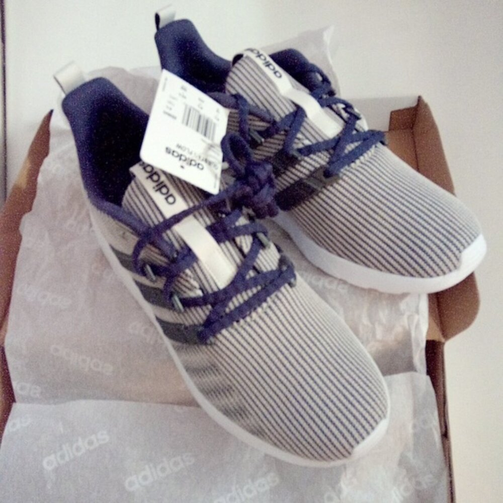 New Adidas Questar Flow Raw White Night Metallic & Onix Stripe Sneakers Size 10